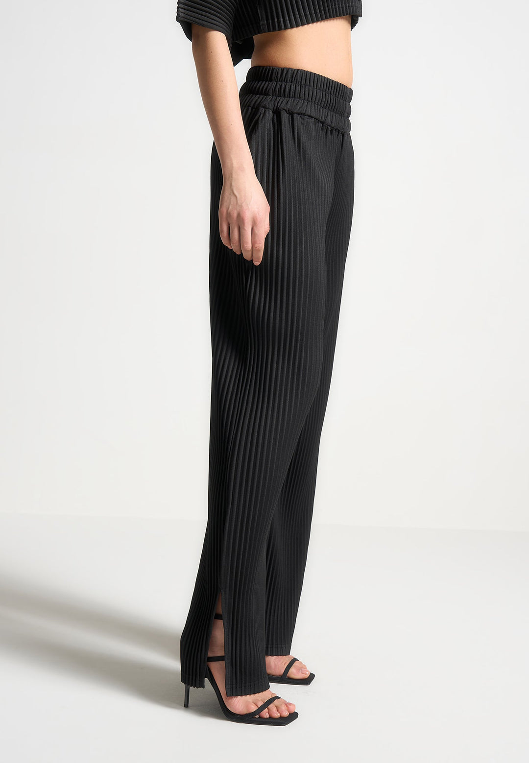 Lila - Pleated Trousers - Black